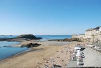 La plage de bon secours saint malo